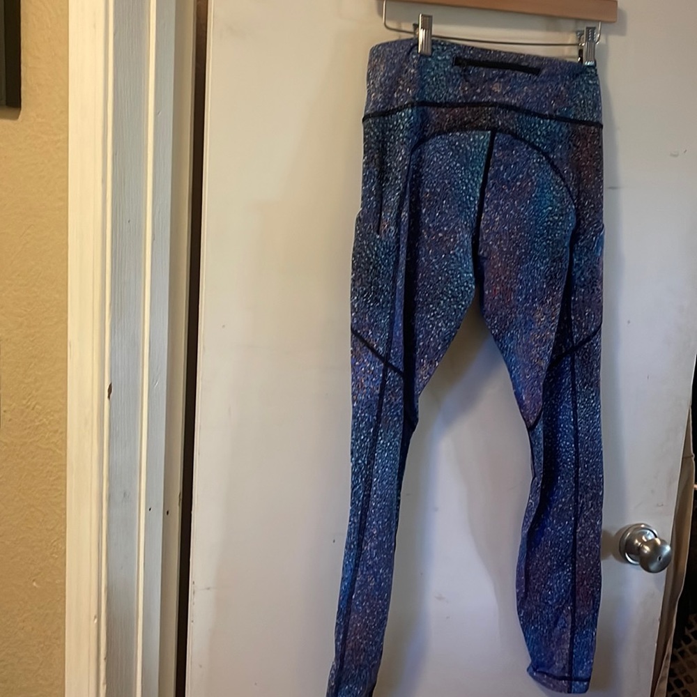 Athletic leggings confetti pattern. Lululemon